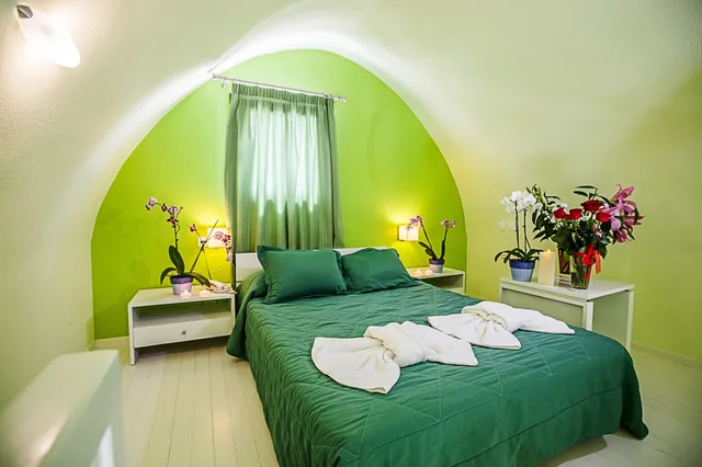 Junior Suite, Double Bed, Sea View, Nautilus Dome 2/3