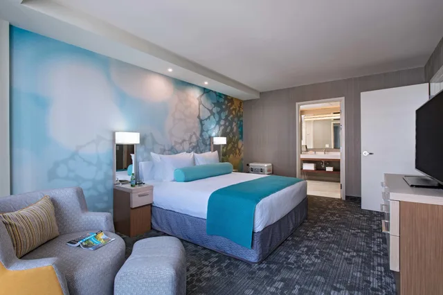 جناح بسرير كينج مع أريكة، Courtyard By Marriott Guatemala City 2/3