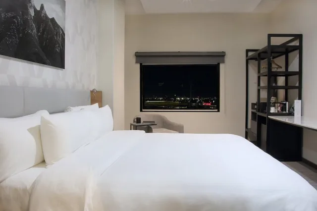 غرفة بسرير كينج، SJ Grand Hotel Monterrey 2/3