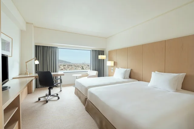 غرفة بريميوم بسريرين منفصلين بإطلالة على المدينة مع دخول صالة النادي، Ana Crowne Plaza Kobe 1/4