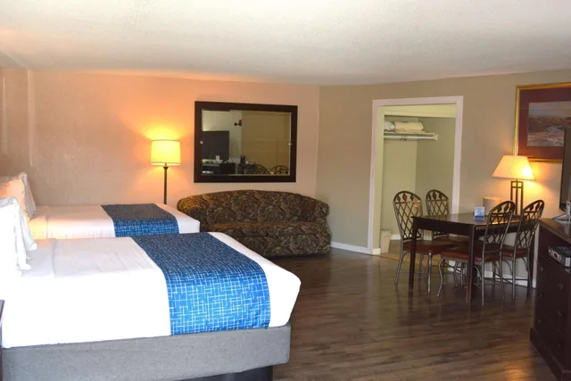 جناح استوديو بسريرين كوين مع أريكة، Travelodge by Wyndham Trinidad 1/1