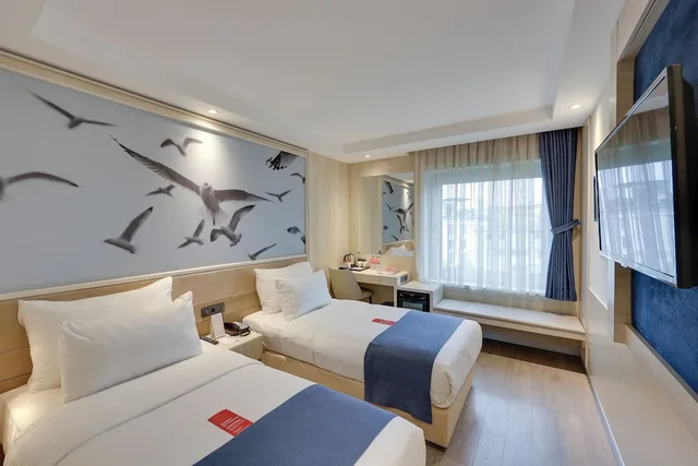 غرفة قياسية بسريرين منفصلين، Ramada by Wyndham Istanbul Old City 1/10