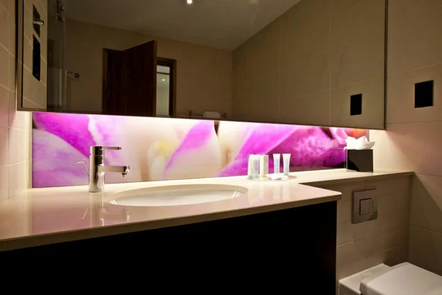 غرفة عائلية بسرير كينج مع أريكة، Hilton London Heathrow Airport Terminal 5 5/5