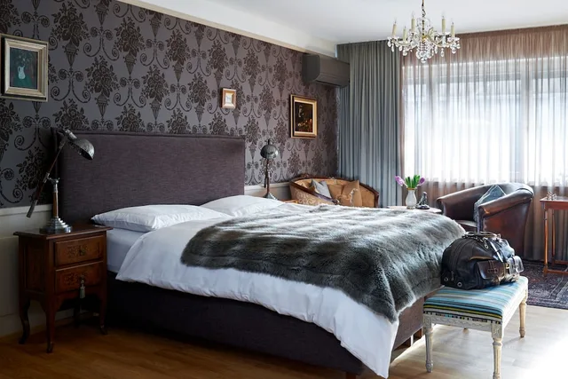 جناح جونيور، Townhouse Boutique Hotel 1/2