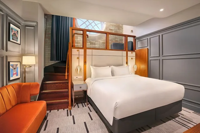 Loft, King Bed, with View, London Marriott County Hall 1/2