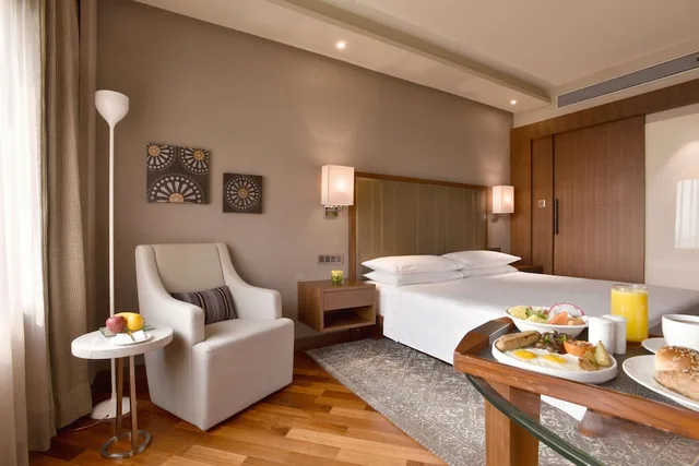 Regency, Suite, King Bed, Hyatt Regency Delhi 3/5
