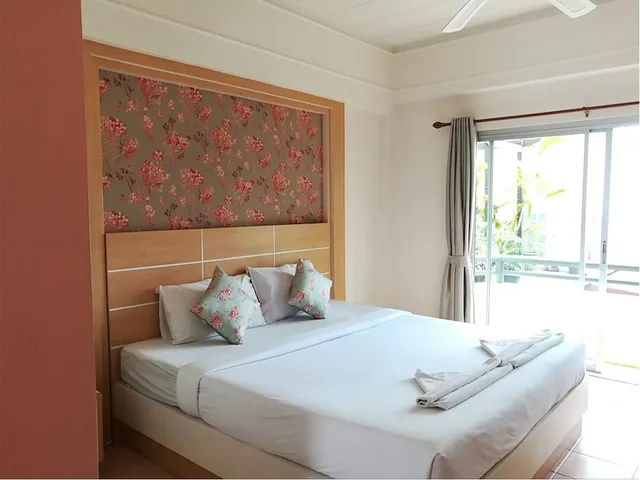 غرفة بسرير كينج بإطلالة على الحديقة، The Greenery Hotel 1/9