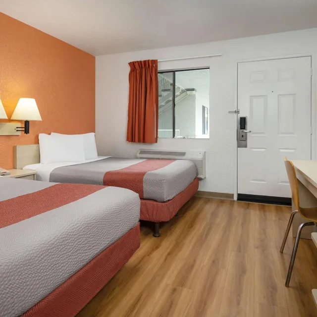غرفة ديلوكس رباعية، Motel6 Buena Park, CA - Knotts Berry Farm - Disneyland 3/7