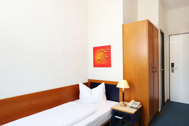 غرفة مفردة، H24 Hoteltow 10/11