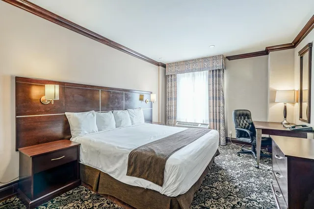 Room, King Bed, Accessible, Woodbine Hotel and Suites 2/6