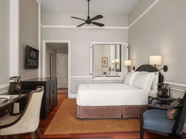 State, Twin Beds, Pool View, Raffles Hotel Le Royal 6/10