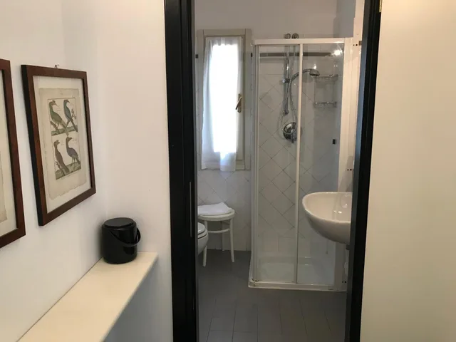 غرفة بسرير مزدوج أو سريرين منفصلين بإطلالة على البحر، Hotel Beau Rivage 9/9