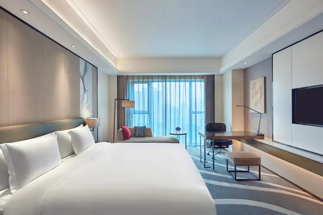 غرفة قياسية بسرير كينج مع دخول الصالة، Crowne Plaza Hangzhou Qiantang 2/9
