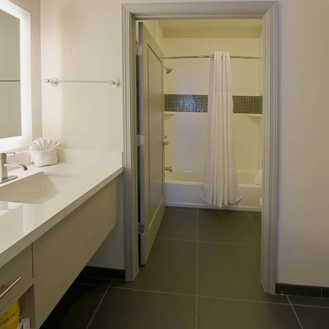 جناح بسرير كينج بغرفتي نوم، STAYBRIDGE SUITES LITTLE ROCK - MEDICAL CENTER 4/4