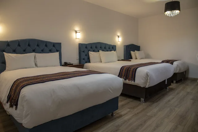 غرفة قياسية رباعية بسرير مزدوج وسريرين منفصلين، Hotel Rojas 4/9