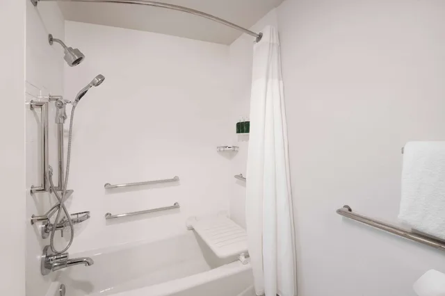 جناح استوديو بسرير كينج مع أريكة لذوي الإعاقة، Sonesta ES Suites Atlanta Alpharetta North Point Mall 1/1