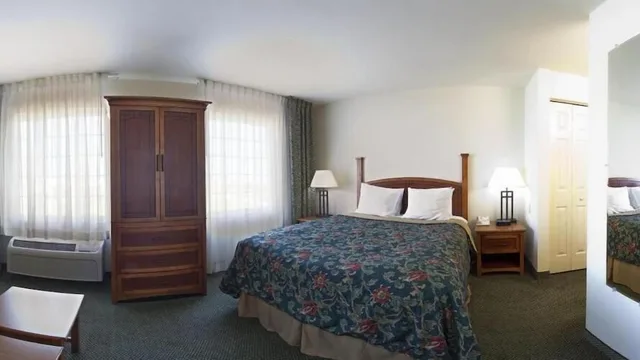 جناح بسريرين كينج بغرفتي نوم بمطبخ لذوي الإعاقة، STAYBRIDGE SUITES BROWNSVILLE 1/3