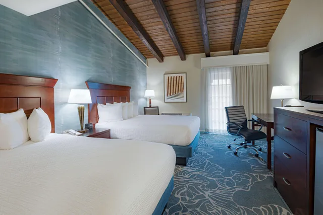 Courtyard, 2 Queen Beds, Best Western Plus Carpinteria Inn 1/8