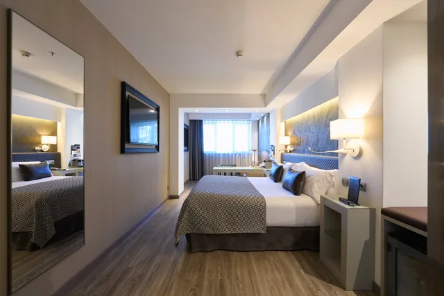 Junior Suite Single Use، Catalonia Square 3/5
