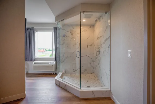 جناح استوديو فاخر بسرير كينج، Monte Carlo Inn Oakville Suites 9/9