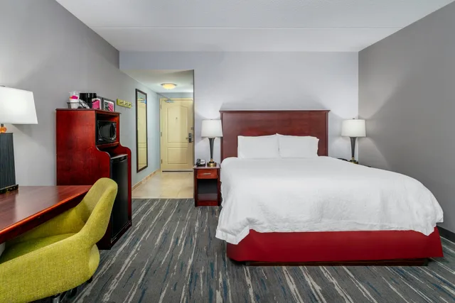 غرفة بسرير كينج، Hampton Inn Suites Minneapolis St Paul Arpt-Mall of America 2/3