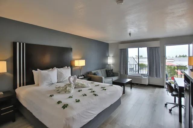 Standard, King Bed, Best Western Surf City 1/10