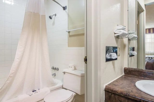 Room, 2 Double Beds, Americas Best Value Inn Alliance 3/3