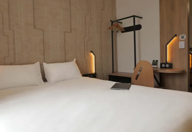 Room, Double Bed, Accessible, B&B HOTEL Carcassonne Rocadest La Cite 2/4