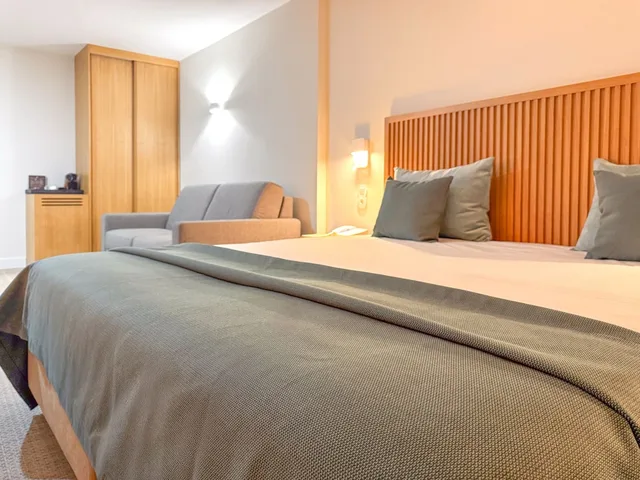 غرفة سوبيريور ثلاثية بسريرين منفصلين مع أريكة، Hotel Sol e Mar Albufeira - Adults Only 1/4