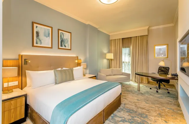 غرفة بريميوم تنفيذية بسرير كينج، Southern Sun Sandton 2/5