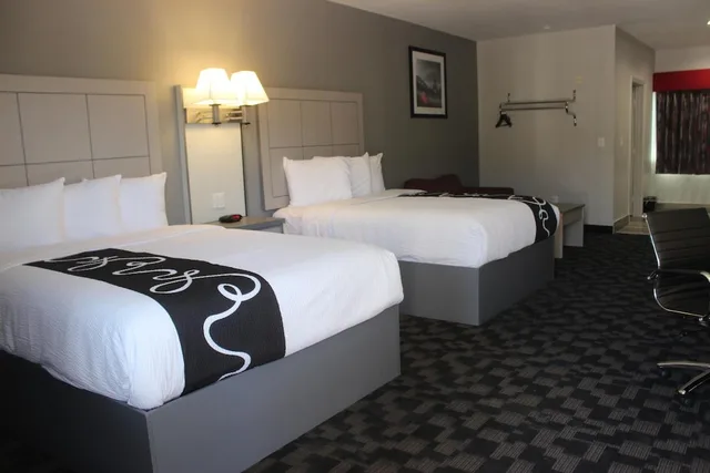 جناح ديلوكس بسريرين كوين، Paris Inn Suites 5/8