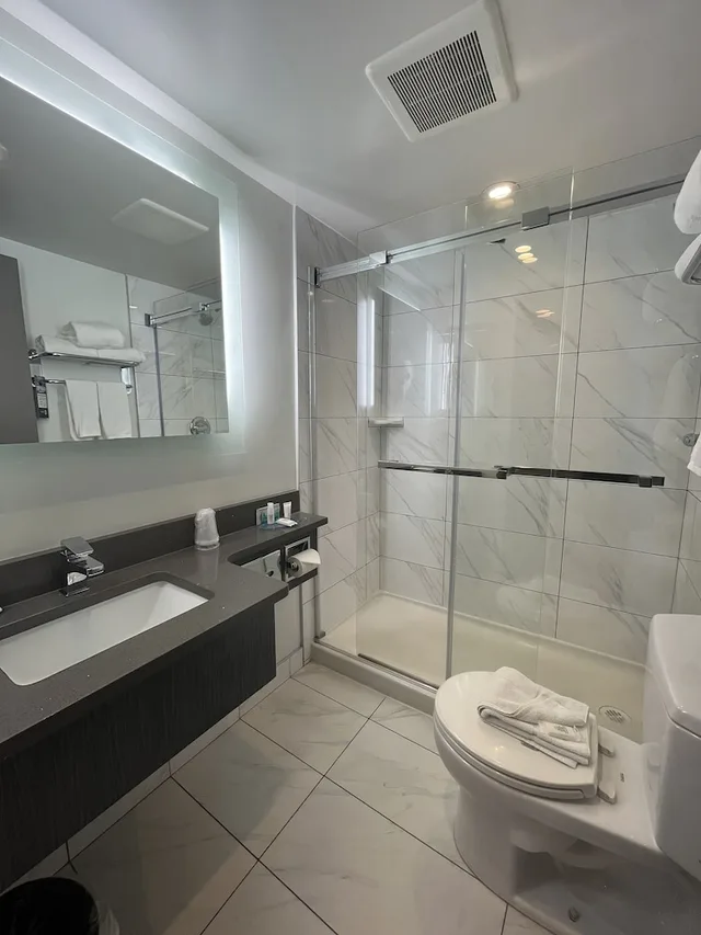 غرفة ديلوكس بسرير كينج، Super 8 by Wyndham Macleod Trail Calgary 4/4
