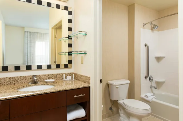 غرفة، Residence Inn by Marriott Kansas City Airport 2/2