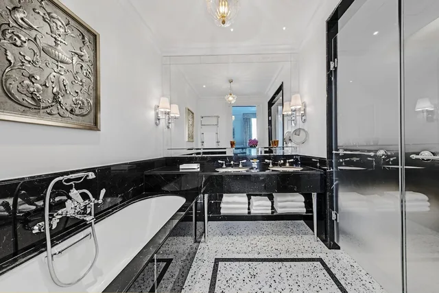 غرفة سوبيريور بسرير كينج، The St Regis Rome 8/9