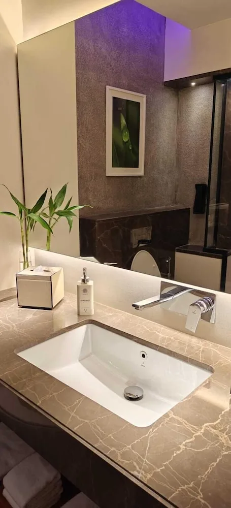 غرفة سوبيريور بسرير كينج، Vivanta Gurugram Sector 95A 8/9