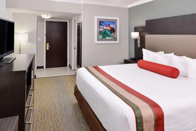 غرفة متصلة بسرير كينج لذوي الإعاقة، Best Western at O Hare 1/2
