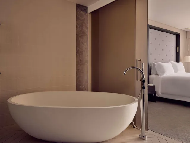 جناح بريستيج، SOFITEL BRISBANE CENTRAL 9/10