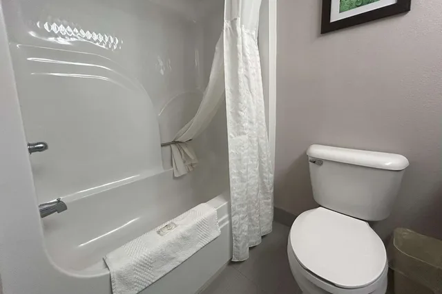 غرفة بسريرين مزدوجين، Quality Inn & Suites Tarboro - Kingsboro 7/9