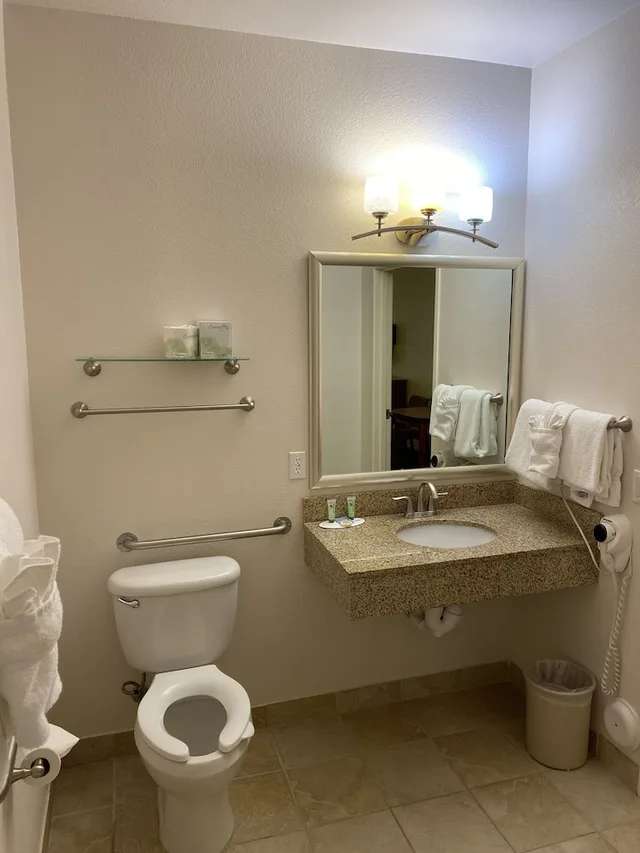 غرفة بسرير كوين لذوي الإعاقة، A Riverside Inn Travelodge by Wyndham 9/10