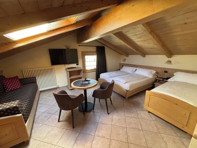 Superior, 4 Beds, Crosal Hotel 1/10