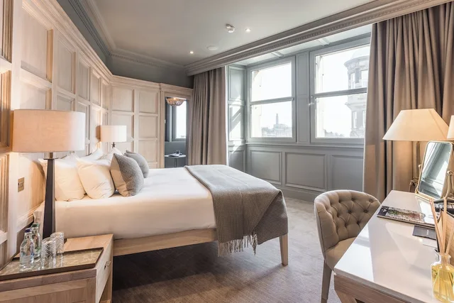 Director, Double or Twin Bed, City View، Scotsman Hotel 6/9