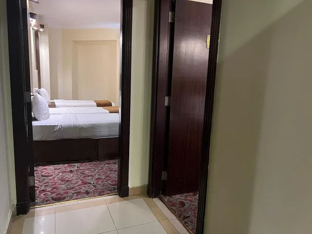 غرفة قياسية ثلاثية بثلاثة أسرّة، فندق سكاي فيو(Sky View Hotel) 3/3