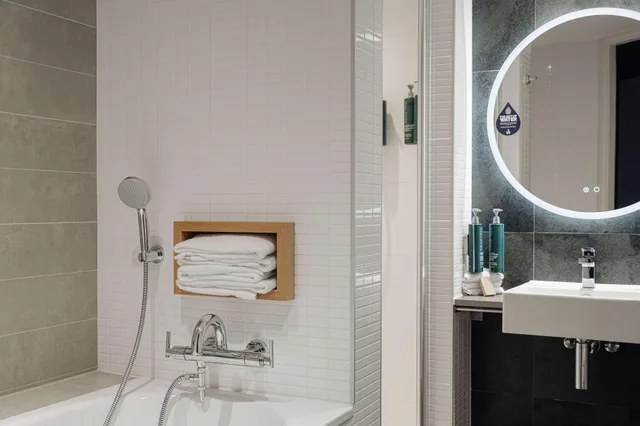 غرفة بإطلالة على النهر، Doubletree By Hilton Amsterdam Centraal Station 3/3