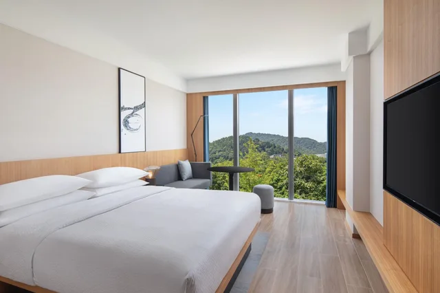 Room, King Bed, City View, Fairfield by Marriott Changsha Yuelu 1/1