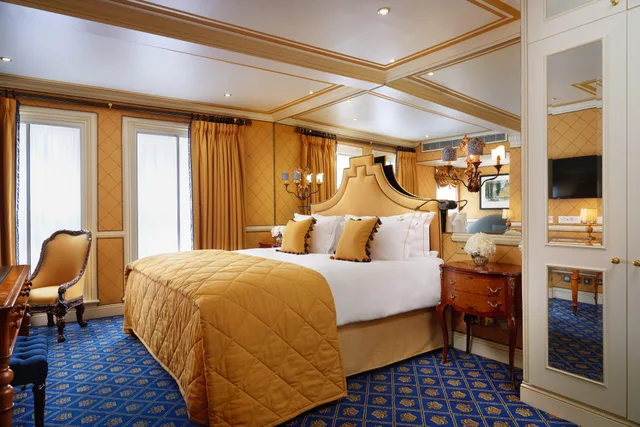 Executive, Twin Beds, Rubens At the Palace 1/1