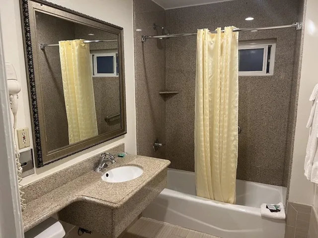 جناح عائلي بسرير كينج، Redondo Inn and Suites 4/5