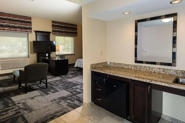 جناح بسرير كينج مع أريكة لذوي الإعاقة، Hampton Inn Suites Phoenix Chandler Fashion Center Az 7/8
