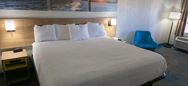 غرفة ديلوكس بسرير كينج للمدخنين، Days Inn by Wyndham Elberton 4/4