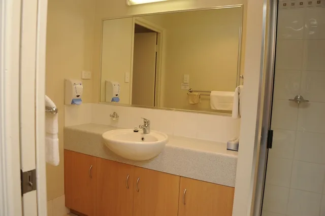 غرفة ديلوكس بسرير كوين وسرير فردي، Sun Valley Motel Biloela 5/5