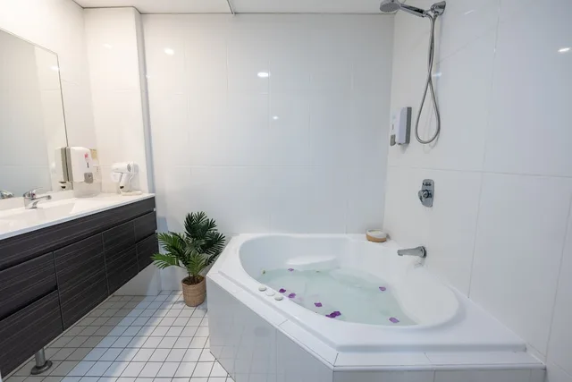 1 Bedroom, Spa, Apartment, King Bed، Boulevard On Beaumont 5/5